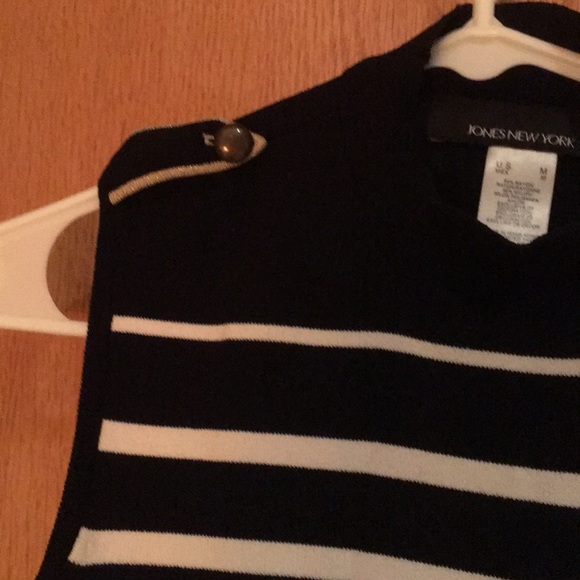 Top - Picture 2 of 4